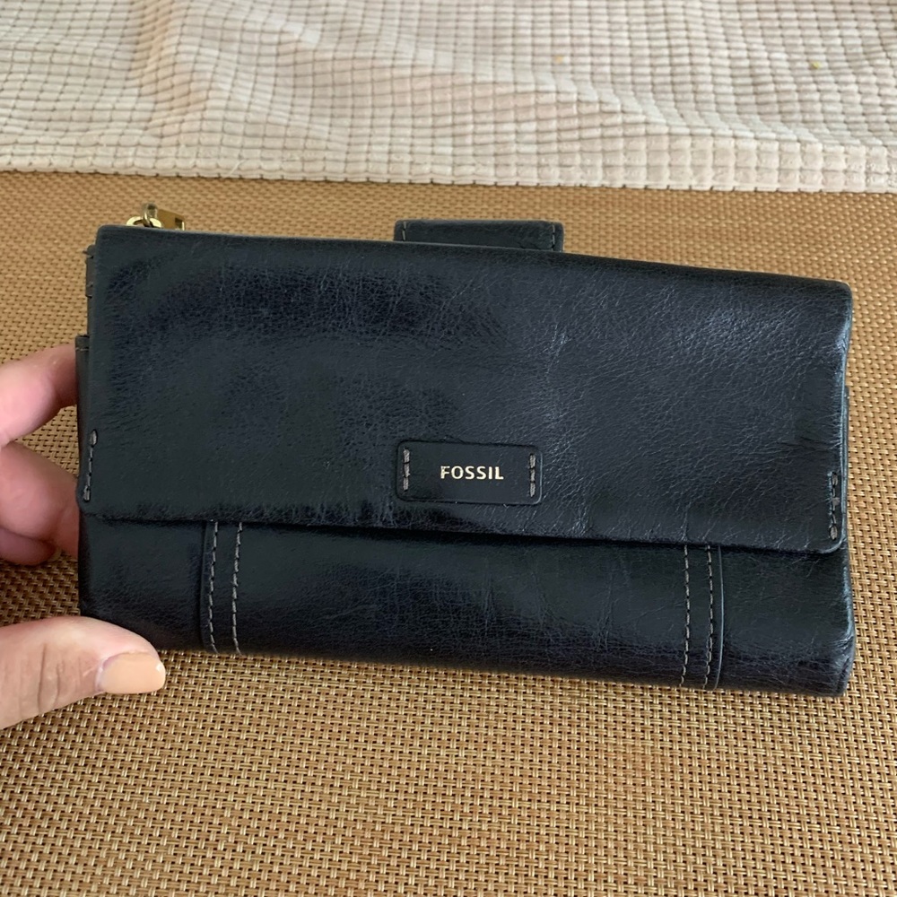 Fossil Black bifold leather wallet top zip wallet